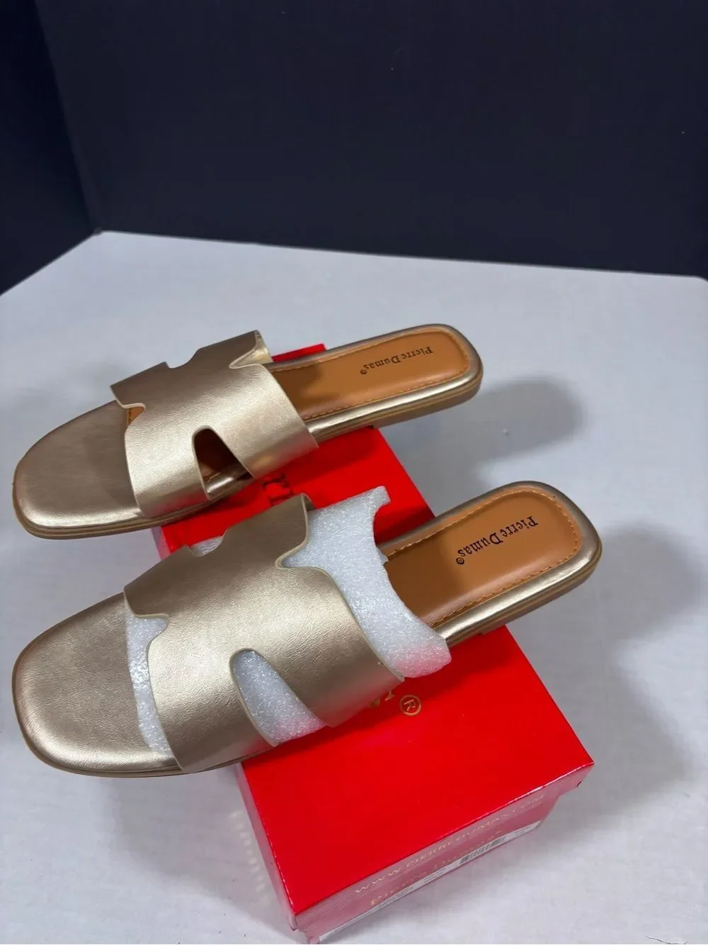 PIERRE DUMAS EMPRESS-29 SANDAL Gold Size 10 Slides NEW in Box
